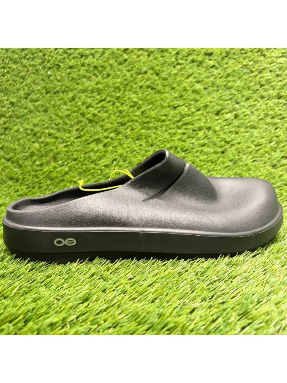 OOFOS OOcloog Clog Mens Size 8 Black Beach Outdoor Slip On Recovery Sandals